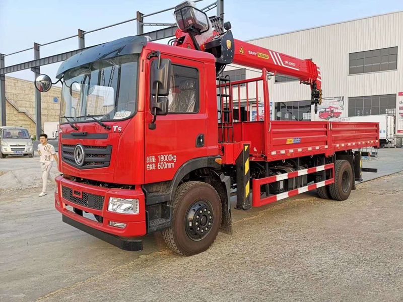 東風(fēng)T5單排隨車吊(廂長6.1米)