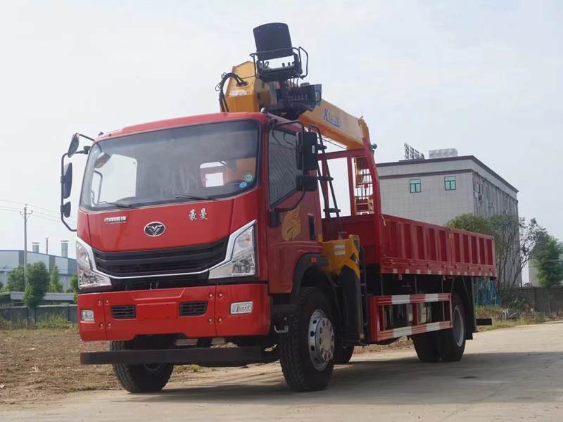 重汽豪曼單排隨車吊（廂長(zhǎng)6.1米）